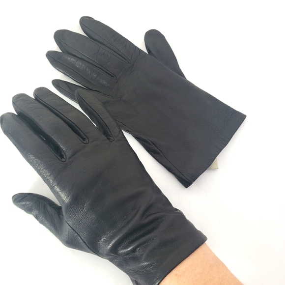 Lord & Taylor Accessories - Lord & Taylor black leather gloves silk lined